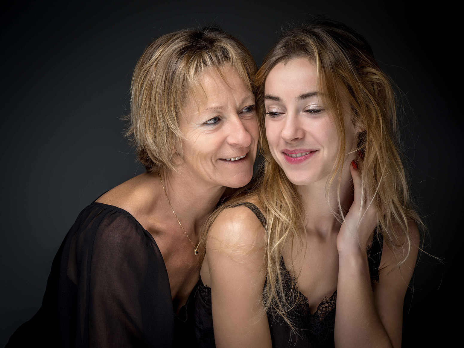 Photo studio d'une mère et sa fille