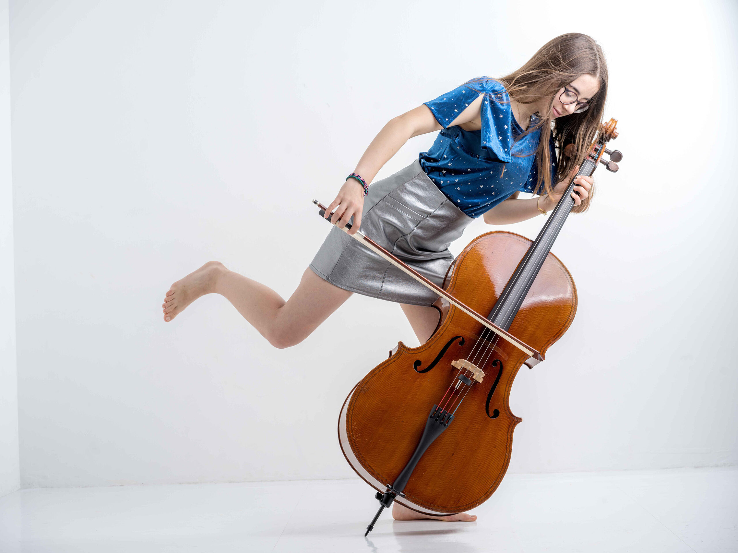 Photo studio avec jeune fille et son violon
